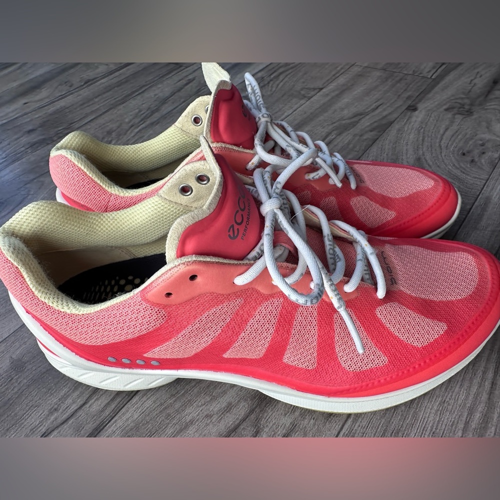 Ecco Biom Fjuel Racer Coral
Womens Trail Running Size
7/7.5/38 - Picture 12 of 15